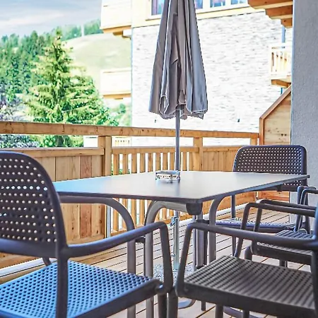 Apartman Nice In With 2 Bedrooms, Wifi And Outdoor Swimming Pool