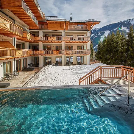Appartamento Nice In With 2 Bedrooms, Wifi And Outdoor Swimming Pool